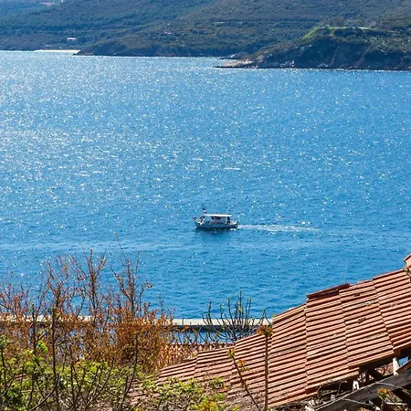 Thea Aparthotel Pyrgadikia