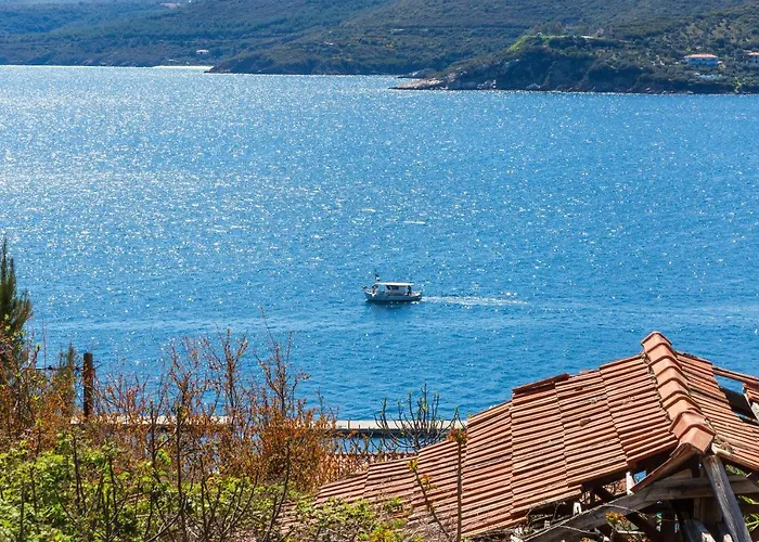 Thea Apartahotel Pyrgadikia